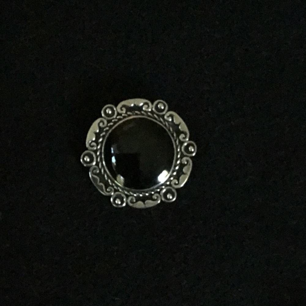 Black onyx pendant/pin